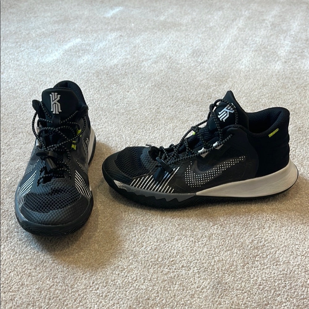 Kyrie Irving basketball shoes size 5Y US